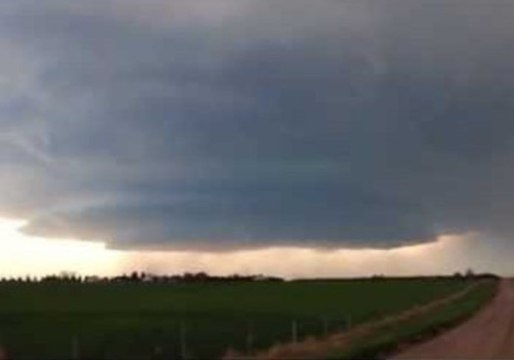 Tornado-Warned Supercell Blows Over Nebraska