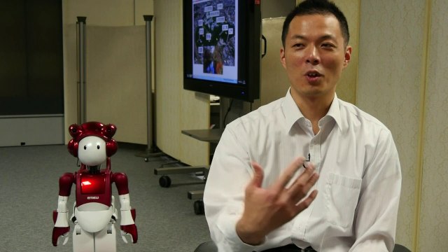 Japon: un petit robot blague et analyse les réactions humaines