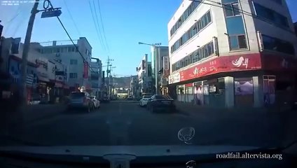 2014年4月の交通事故動画まとめ。ドライブレコーダー