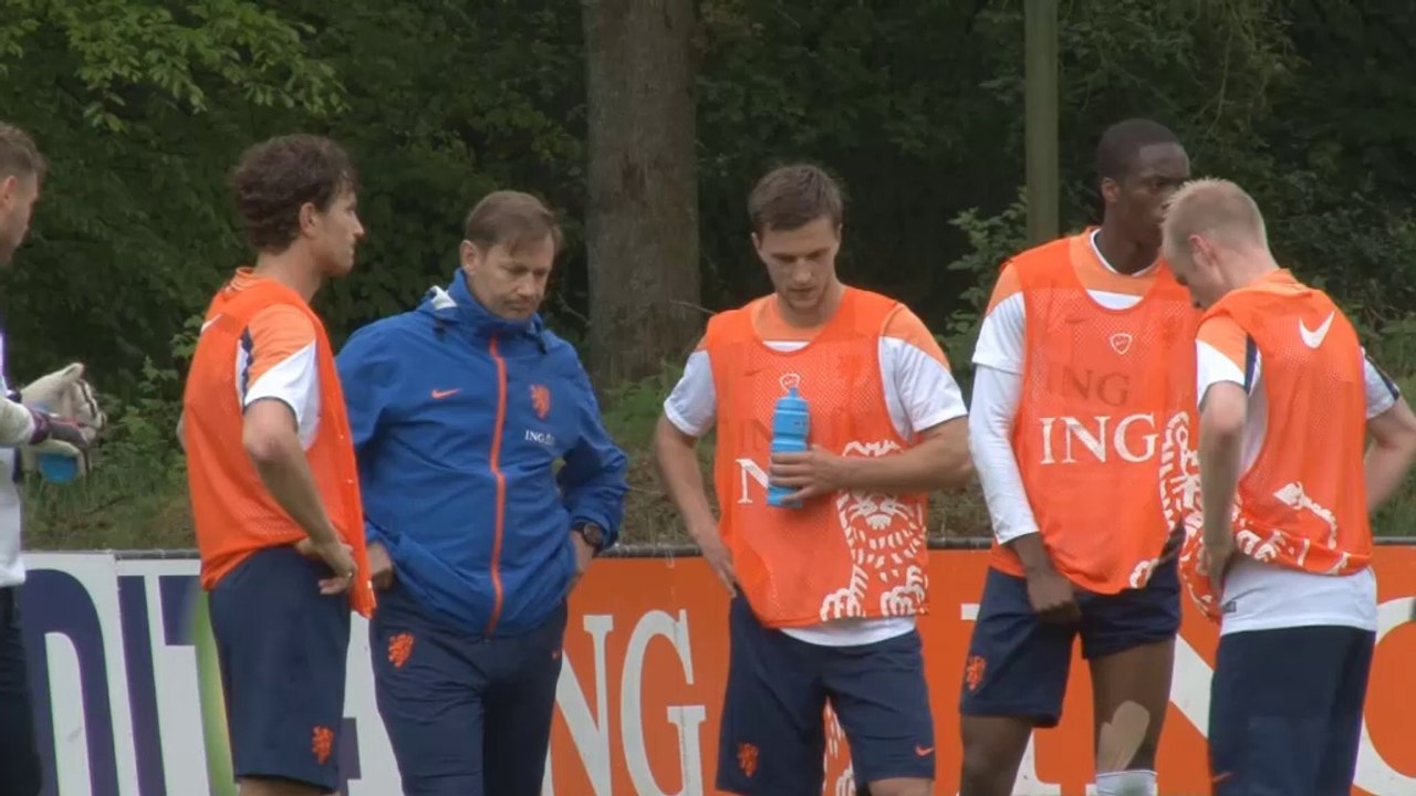 McClaren hails 'inspirational' Giggs