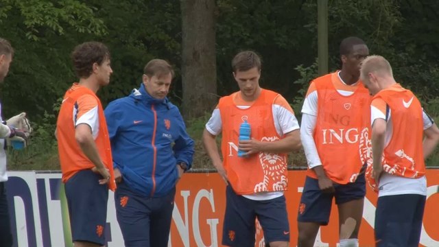 McClaren hails 'inspirational' Giggs