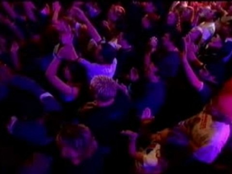 Blink 182 - First Date (LIVE on Pepsi)