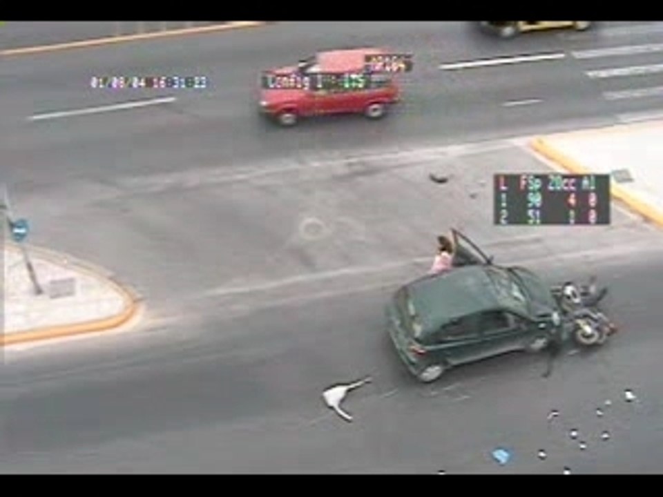 attention femme o volant...