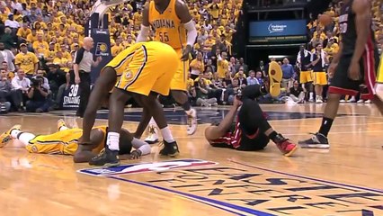 Dwyane Wade et With Paul George collision