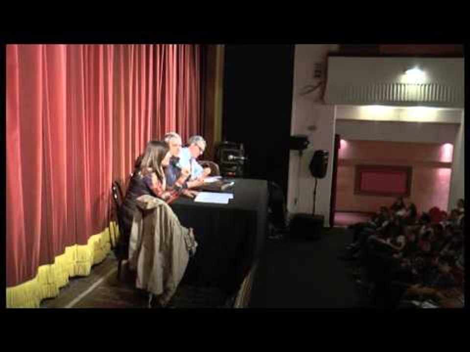 Napoli - Lo scrittore De Giovanni incontra gli studenti del liceo Cuomo-Campanella -2- (20.05.14)