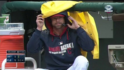 MLB - Aspergé d'eau, de talc et de graines, Corey Kluber reste absolument impassible