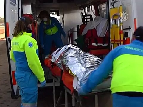 У берегов Италии спасли более 100 детей нелегалов