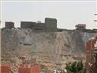 سكان حي الدويقة بالقاهرة يشكون من التهميش