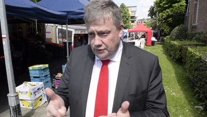 Marc Tarabella en campagne électorale européenne.