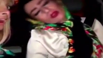 Trafikte raks edelim derken uff olan iranlı kızlar