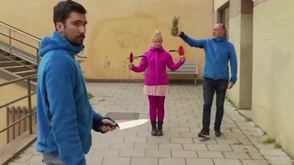 Unbelievable Ping-Pong-Knife Throwing!