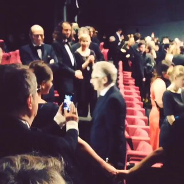 Звездная карта : зрители аплодируют стоя