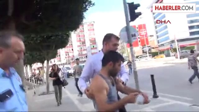 Üzerine Benzin Döküp Kendini Yakmak İstedi