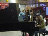«Nightflight» di Alessandra Celletti alla stazione di Porta Garibaldi per «Piano City Milano»