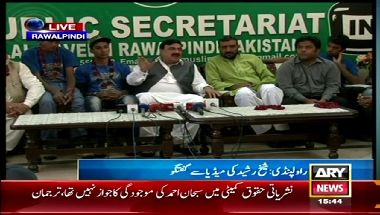 Turn of Camera so that I Can Smoke - Shaikh Rasheed Funny Video.
