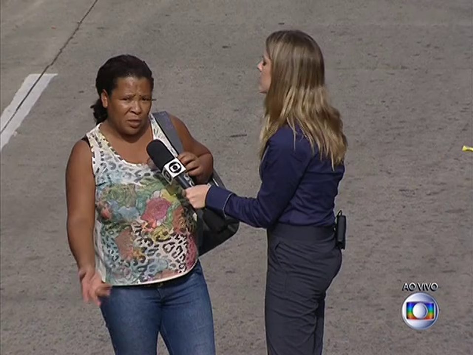 Após greve dos ônibus, mulher pede helicóptero de Haddad para ir embora (21/05/2014)