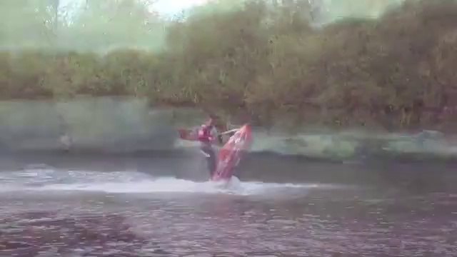 Freestyle en Jet ski : Enchainement de backflips!