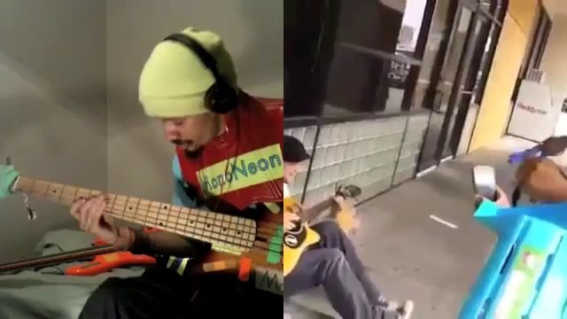 MonoNeon: Three Random Guys Sing Together (street jam session)