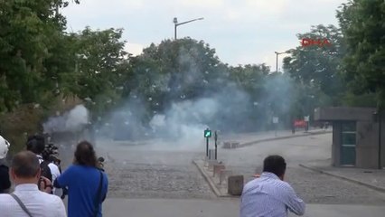 Adalet Bakanlığı'na yürüyen ODTÜ'lülere polis müdahalesi