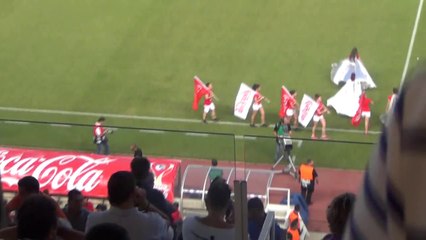 Τα κορίτσια της Coca Cola στο γρασίδι (1)