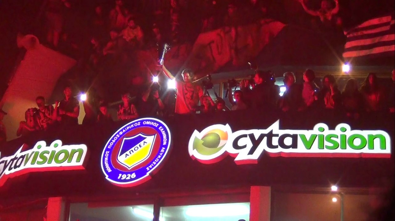 Ο Μοράις με το κύπελλο