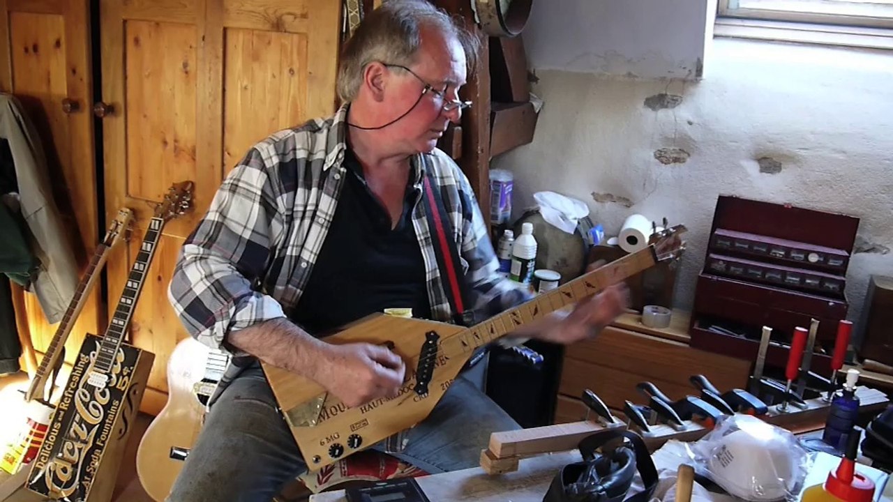 10 minutes avec Philippe Renault et ses guitares pas bidons