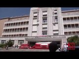 Napoli - Ospedale Monaldi, operatori lanciano nel vuoto un manichino (21.05.14)