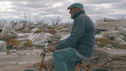 Danny MacAskills va rider dans un village abandonné! Trailer