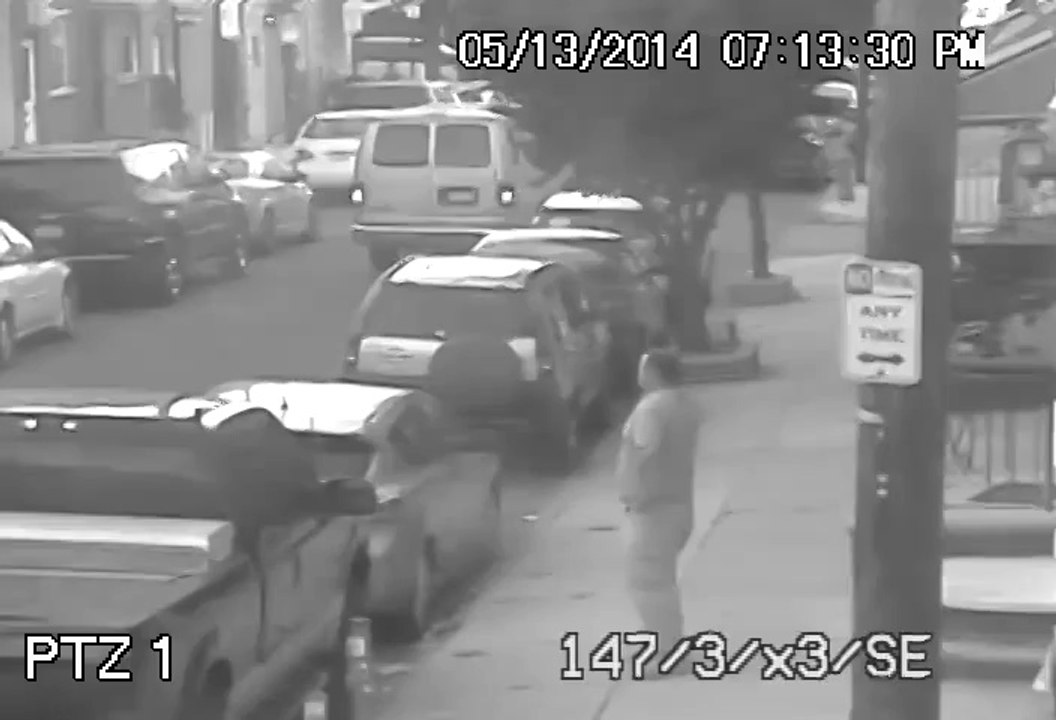 Grosse baston à Philly : coup de batte de Baseball en pleine rue!