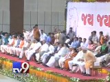 Modi gets Keshubhai Patel on stage during the oath ceremony of Anandiben Patel, Gandhinagar - Tv9