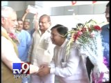 Modi at Ahmedabad airport, shaking hands to the queue of his party's crew members - Tv9 Gujarati
