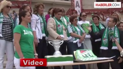 Kadın Taraftarlar Bursaspor'un Şampiyonluğunun 4. Yılını Kutladı