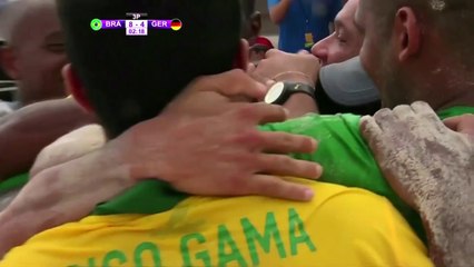 Golaço de Bruno Xavier no futebol de areia