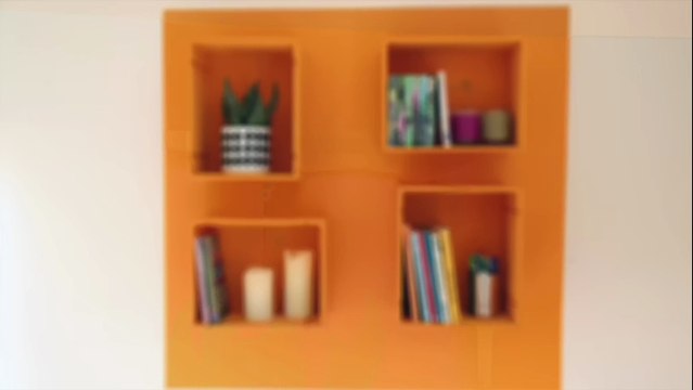 Des caisses à vin transformées en étagères