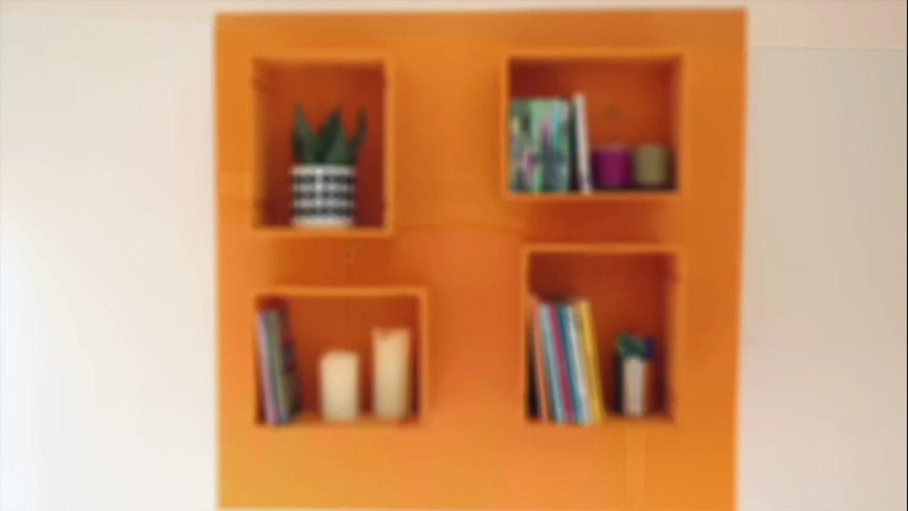 Des caisses à vin transformées en étagères