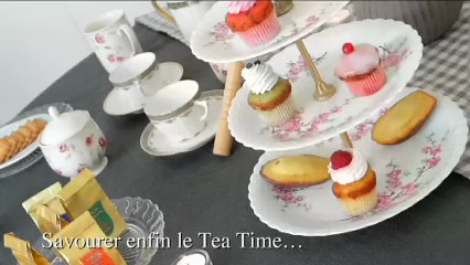 Décor de table rétro pour l’heure du thé