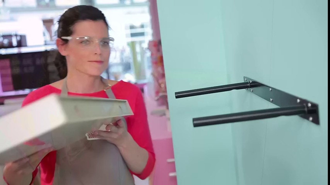 Comment poser une étagère à fixation invisible ?