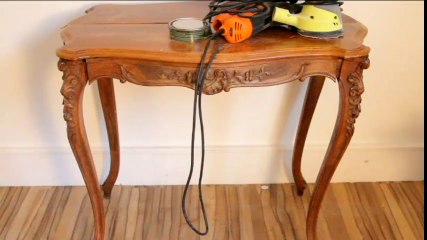 Couper une table en deux pour en faire une console