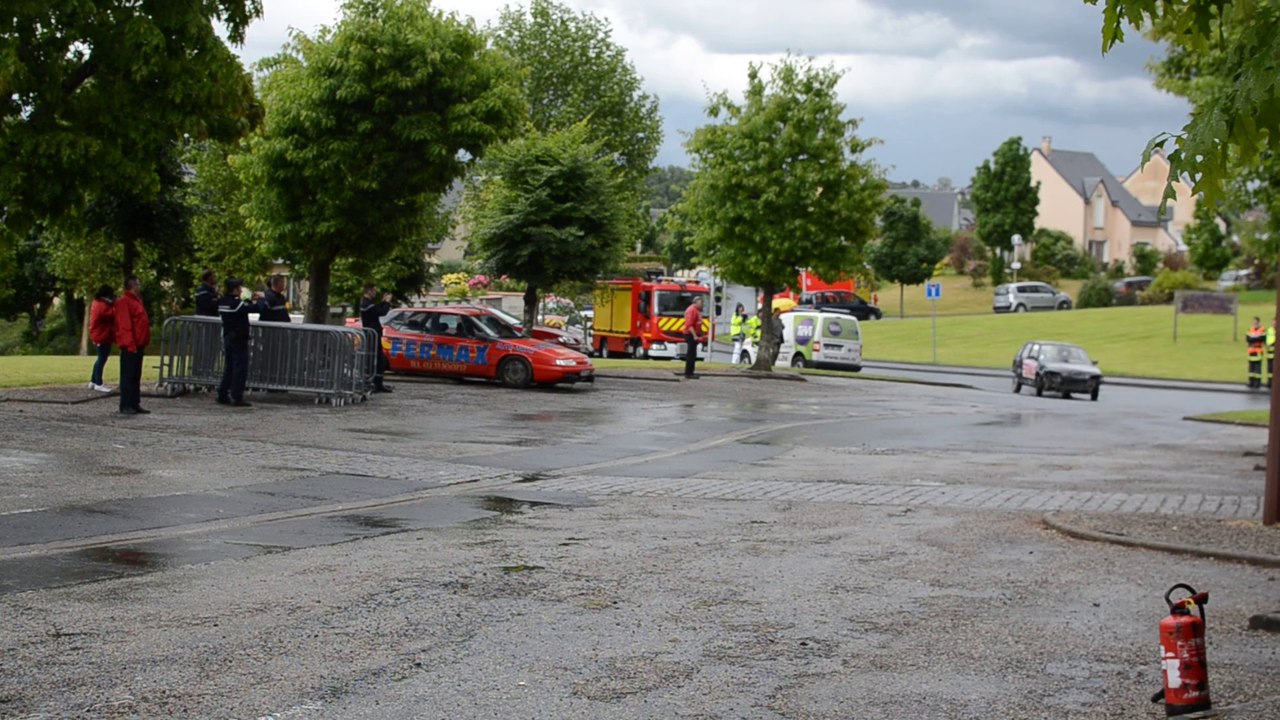 Sécurité routière : une voiture percute un scooter à l'arrêt