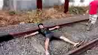 Train Goes Over The Guy Suicide Attempt - Whatsapp Must Watch