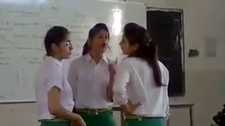 Girls Fighting in the School - Whatsapp Funny Videos Must Watch