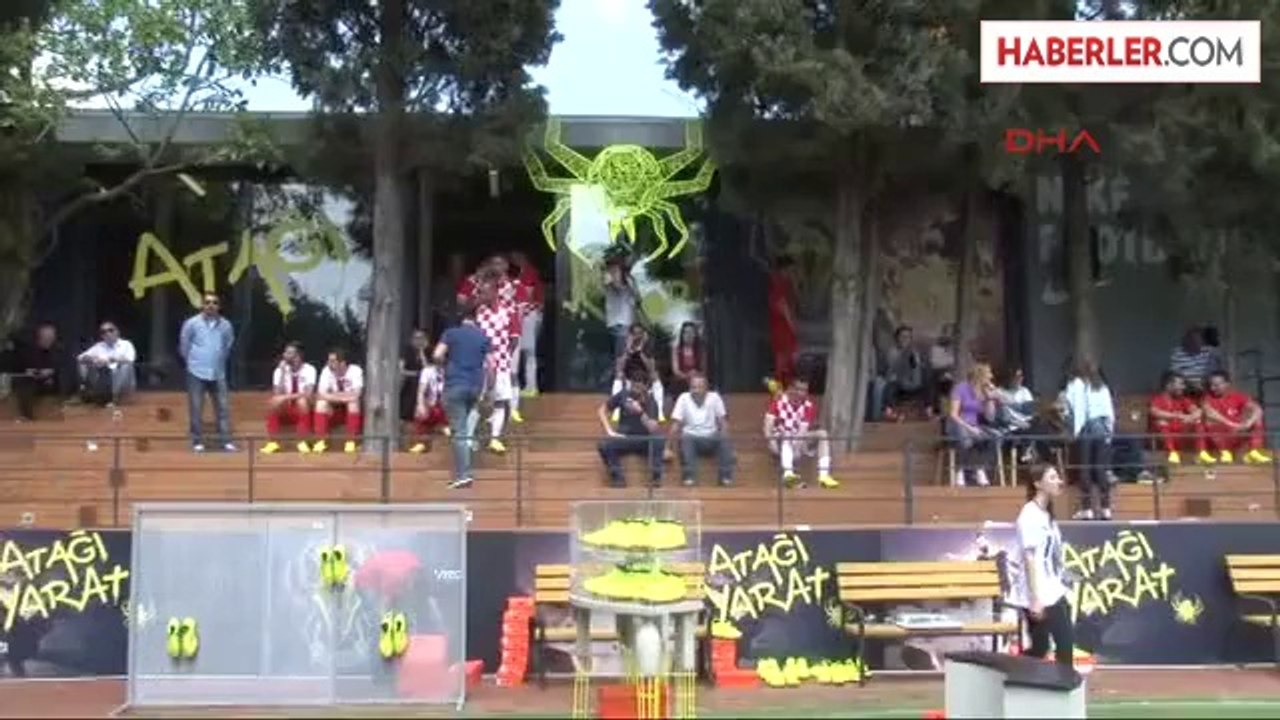 2014 FIFA Dünya Kupası'nda Birçok Yıldız Futbolcunun Giyeceği "Magista" Adı Verilen Krampon...