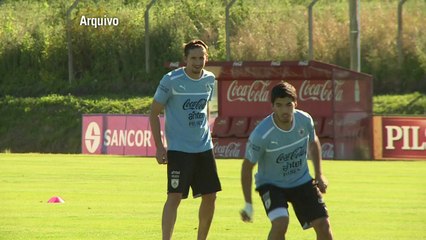 Suárez: craque uruguaio lesionado a poucos dias da Copa