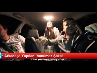 Tải video: ARKADAŞ ARKADAŞA BÖYLE ŞAKA YAPMAZ