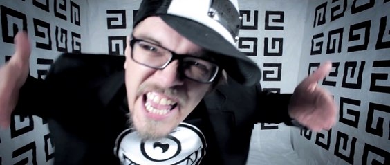 Flowin IMMO - In der Birne (Official Music Video)