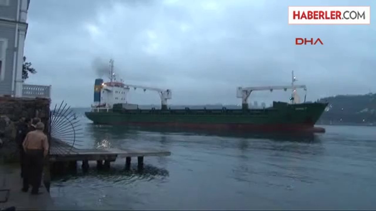 Kuru Yük Gemisi Boğaz'da Karaya Oturdu
