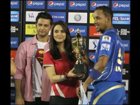 IPL 7: Lendl Simmons' 100 from 61 vs Punjab - IANS India Videos