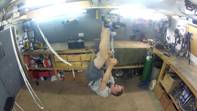 Marcher au plafond comme MAGNETO des X-MEN : Chaussures magnétiques faites maison!