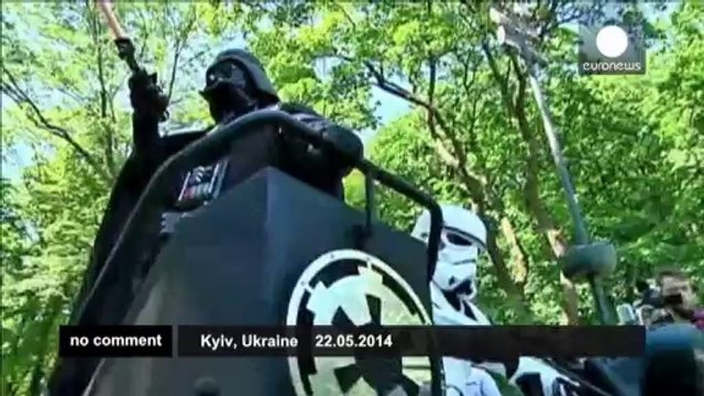 Catalan independence supporters attack Spanish minister's vehicle