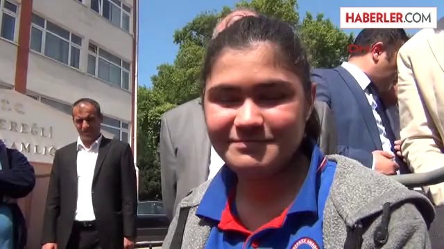 4 Engelliye Akülü Tekerlekli Sandalye